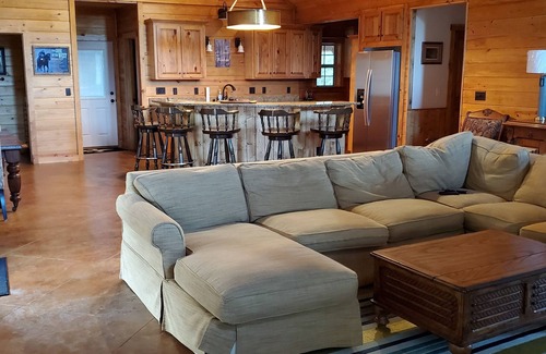 Woodville Cabin | Beautiful Montana Spruce Log Home in Historic Antiques Corridor