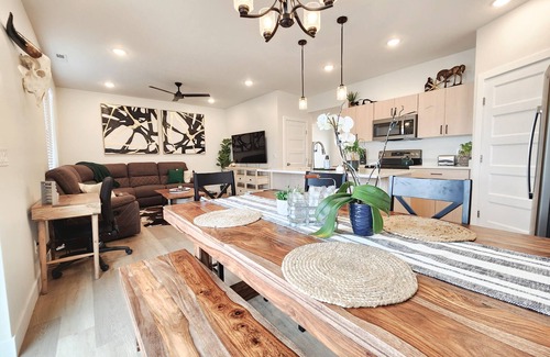 Kanab House | Beautiful New Kanab home with private hot tub!