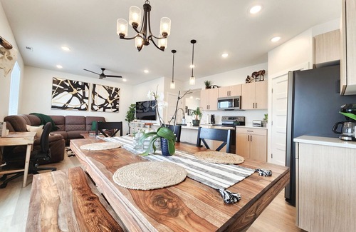 Kanab House | Beautiful New Kanab home with private hot tub!