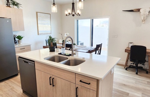 Kanab House | Beautiful New Kanab home with private hot tub!
