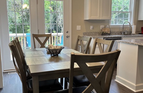 Jamestown House | Beautiful, Newer Jamestown 3 Bedroom House