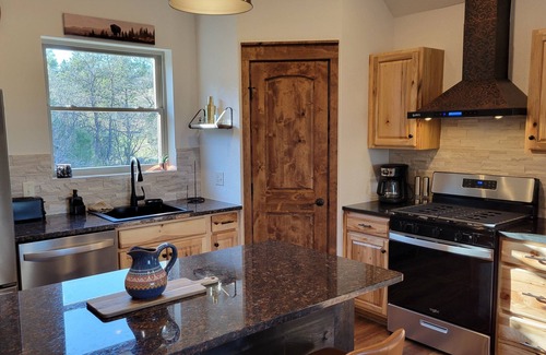 Piedmont Cabin | Beautiful Newly Constructed Cottage with Sauna & Views!