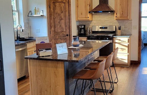 Piedmont Cabin | Beautiful Newly Constructed Cottage with Sauna & Views!