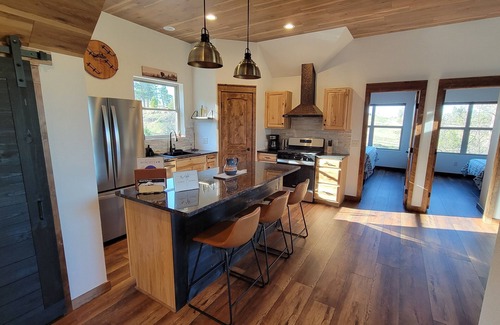 Piedmont Cabin | Beautiful Newly Constructed Cottage with Sauna & Views!