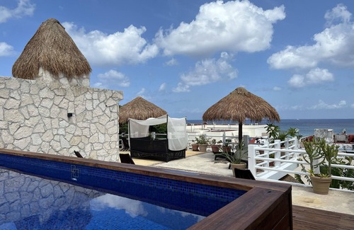 Colonia Centro Hotel | Beautiful newly remodeled full size suite with pool