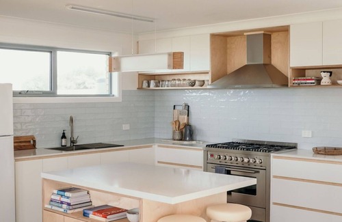 Port Fairy House | Beautiful Ocean Front family holiday home. Pets upon application to owner.