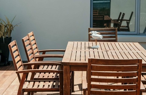 Port Fairy House | Beautiful Ocean Front family holiday home. Pets upon application to owner.