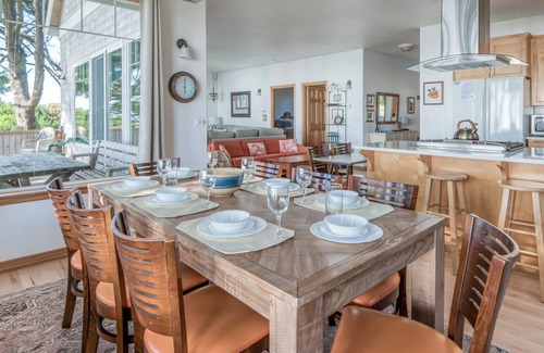Lincoln Beach House | Beautiful oceanfront home in Depoe Bay w/hot tub & direct beach access!