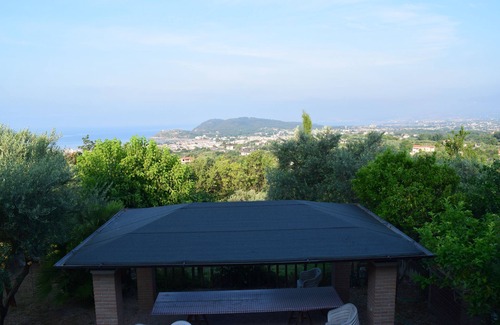 Minturno Apartment | Beautiful OPEN SPACE on the hills of Scauri overlooking the Gulf of Gaeta