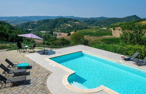 Ponzano Monferrato House | Beautiful private villa for 14 people with private pool, A/C, WIFI, TV and terrace