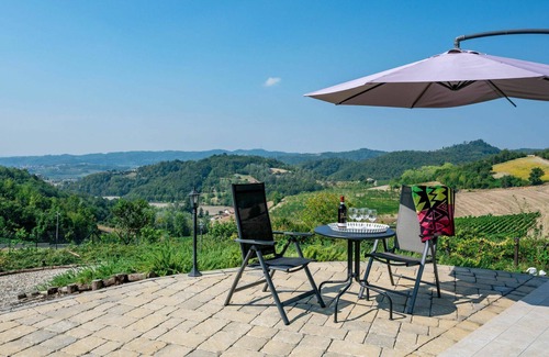Ponzano Monferrato House | Beautiful private villa for 14 people with private pool, A/C, WIFI, TV and terrace