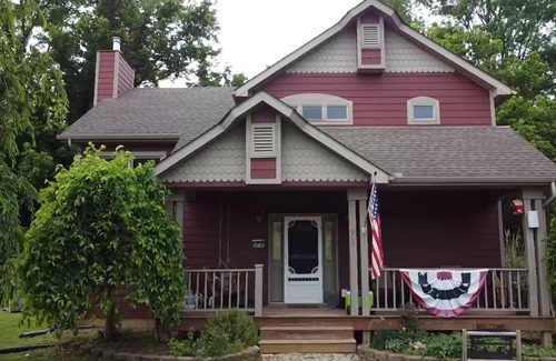Burkesville House | Beautiful Pet Friendly Home on the Cumberland River! Fish, Hike, Relax!