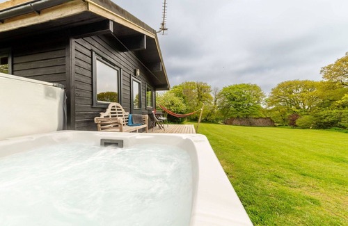 Brazzacott House | Beautiful private villa with WIFI, hot tub, TV, terrace, pets allowed and panoramic view