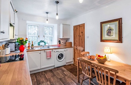 Invermoriston House | Beautiful private villa for 4 people with WIFI, TV and patio