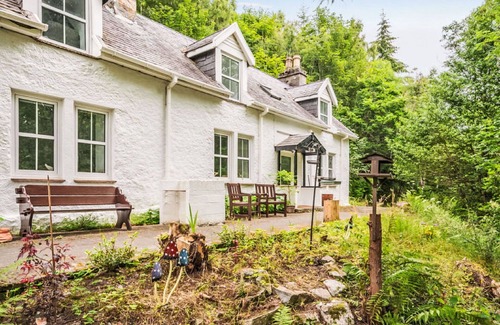 Invermoriston House | Beautiful private villa for 4 people with WIFI, TV and patio