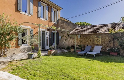 Oppede House | Beautiful private villa for 4 guests with TV and patio