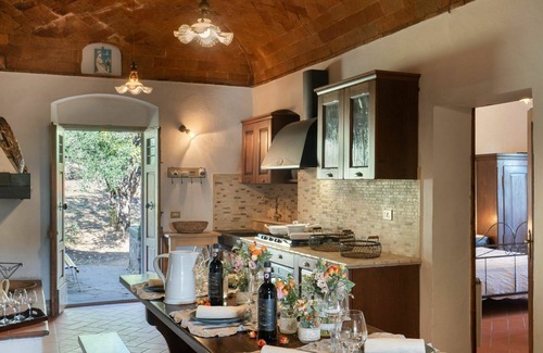 Montevarchi Villa | Beautiful private villa with WIFI, private pool, TV, balcony, pets allowed, panoramic view, parking