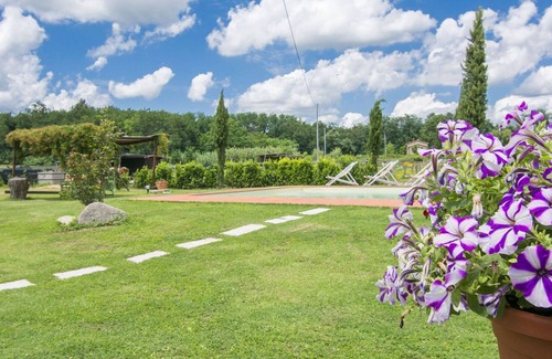Cascine-La Croce Villa | Beautiful private villa for 14 people with WIFI, private pool, A/C, TV, patio and pets allowed