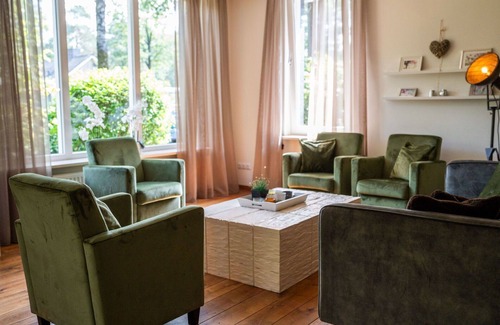 Bosgebied Hoenderloo House | Beautiful private villa for 10 people with pool, WIFI, TV, terrace and parking