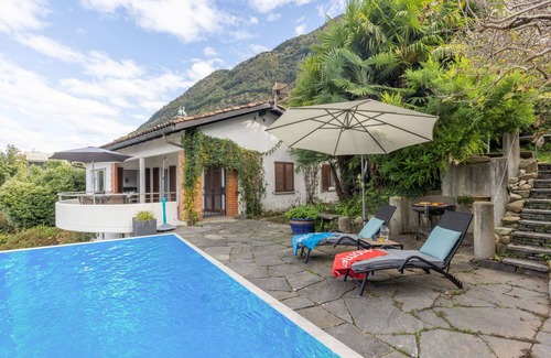 Magadino House | Beautiful private villa with private pool, WIFI, TV, patio, pets allowed, panoramic view and par.