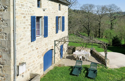 Teyssieu Villa | Beautiful private villa for 4 people with WIFI, private pool, TV, terrace, pets allowed and park.