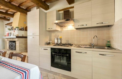Casinina House | Beautiful private villa with hot tub, private pool, WIFI, TV, pets allowed and panoramic view