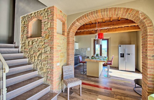 Peccioli Villa | Beautiful private villa with WIFI, private pool, A/C, hot tub, patio and panoramic view