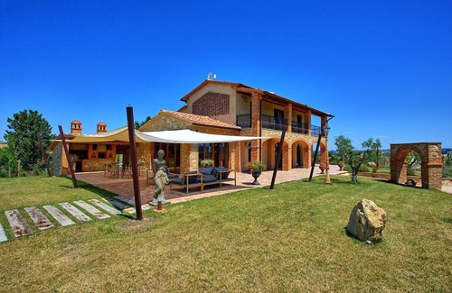 Peccioli Villa | Beautiful private villa with WIFI, private pool, A/C, hot tub, patio and panoramic view