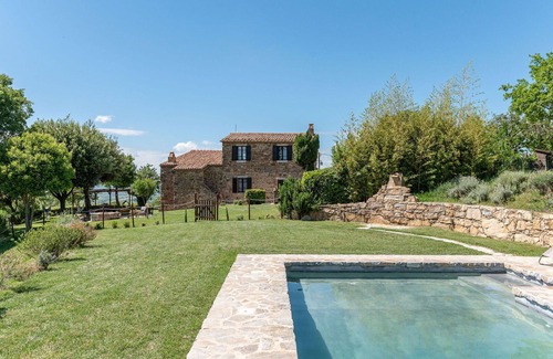 Manciano Villa | Beautiful private villa with private pool, WIFI, TV, patio, pets allowed and panoramic view