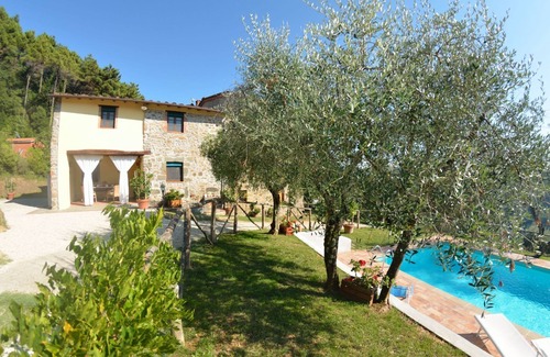 Pescaglia Villa | Beautiful private villa with private pool, WIFI, TV, pets allowed and panoramic view, close to L.