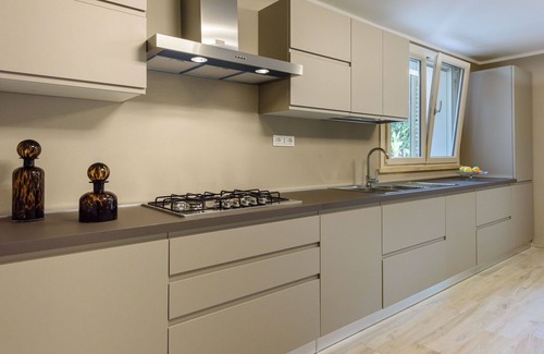 Querceta Villa | Beautiful private villa for 10 guests with WIFI, A/C, private pool and TV, close to Forte Dei Ma.