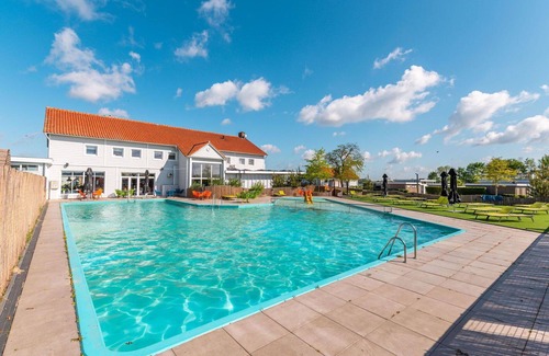 Nunspeet House | Beautiful private villa for 4 people with WIFI, pool, TV and terrace