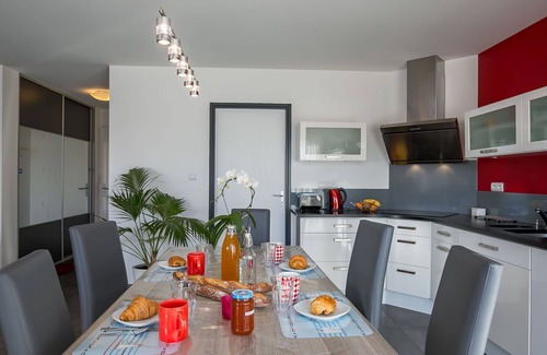 Goulven House | Beautiful private villa for 4 people with WIFI, TV and terrace