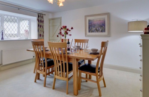 Putsborough Villa | Beautiful private villa for 6 guests with WIFI, TV, patio and parking