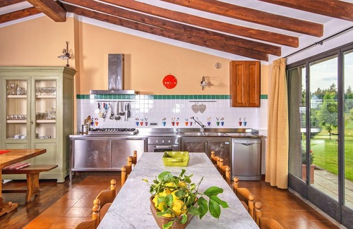 Porrena Villa | Beautiful private villa with private pool, WIFI, TV, patio, pets allowed and panoramic view
