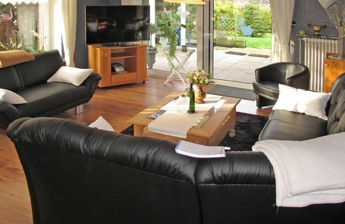 Osteel House | Beautiful private villa for 9 guests with WIFI, TV, terrace, pets allowed and parking
