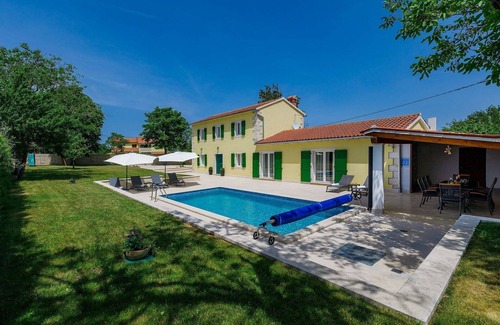 Kringa House | Beautiful private villa for 8 people with WIFI, A/C, private pool, TV, terrace and parking
