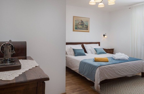 Seget House | Beautiful private villa for 8 guests with WIFI, A/C, private pool, TV, terrace and parking