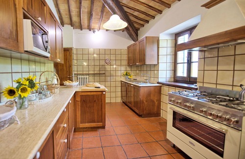 Cetona Villa | Beautiful private villa for 20 people with private pool, A/C, WIFI, TV, patio and panoramic view
