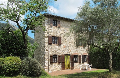 Santa Maria del Giudice Villa | Beautiful private villa for 8 people with WIFI, TV, patio, pets allowed and parking