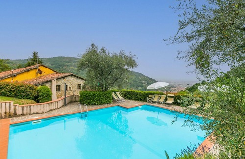 Pescia Villa | Beautiful private villa for 10 guests with private pool, WIFI, TV, terrace and panoramic view