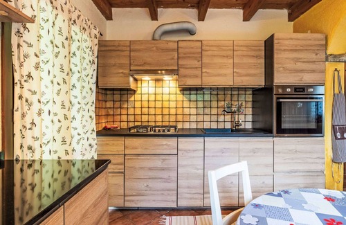 Rialto House | Beautiful private villa for 6 guests with WIFI, TV, patio and pets allowed