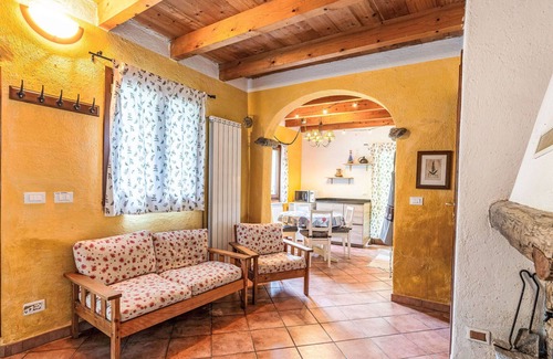 Rialto House | Beautiful private villa for 6 guests with WIFI, TV, patio and pets allowed