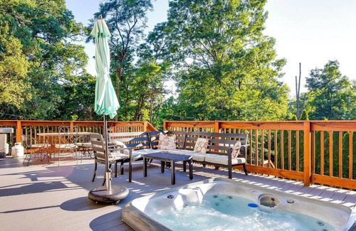 Buechel House | Beautiful Property In Historic Highland w/Hot Tub & Expansive Pool!