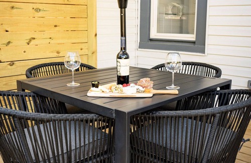 Downtown Cottage | Beautiful Remodeled Downtown Frederick Cottage (Pet-Friendly)