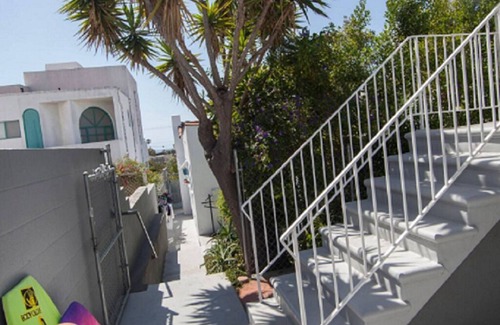 Ocean Park Apartment | Beautiful renovated studio close to the ocean.
