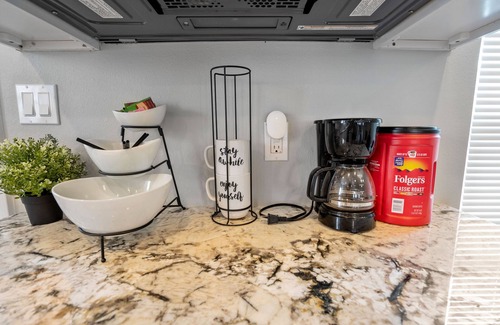South Central Houston House | Beautiful, Renovated, Cozy & Quiet Vacation Home in Central Houston!