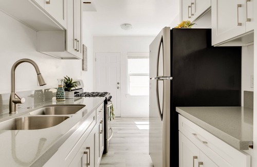 Valley Village Apartment | Beautiful&Renovated, Charming Garden Apartment in Valley Village