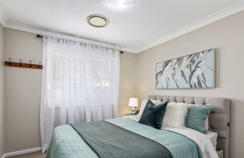 Hillvue House | Beautiful Resort Style Home with Swimming Pool in Tamworth