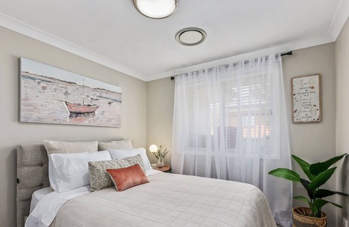 Hillvue House | Beautiful Resort Style Home with Swimming Pool in Tamworth